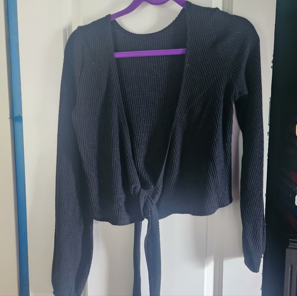 Hollister Size M Black Crop